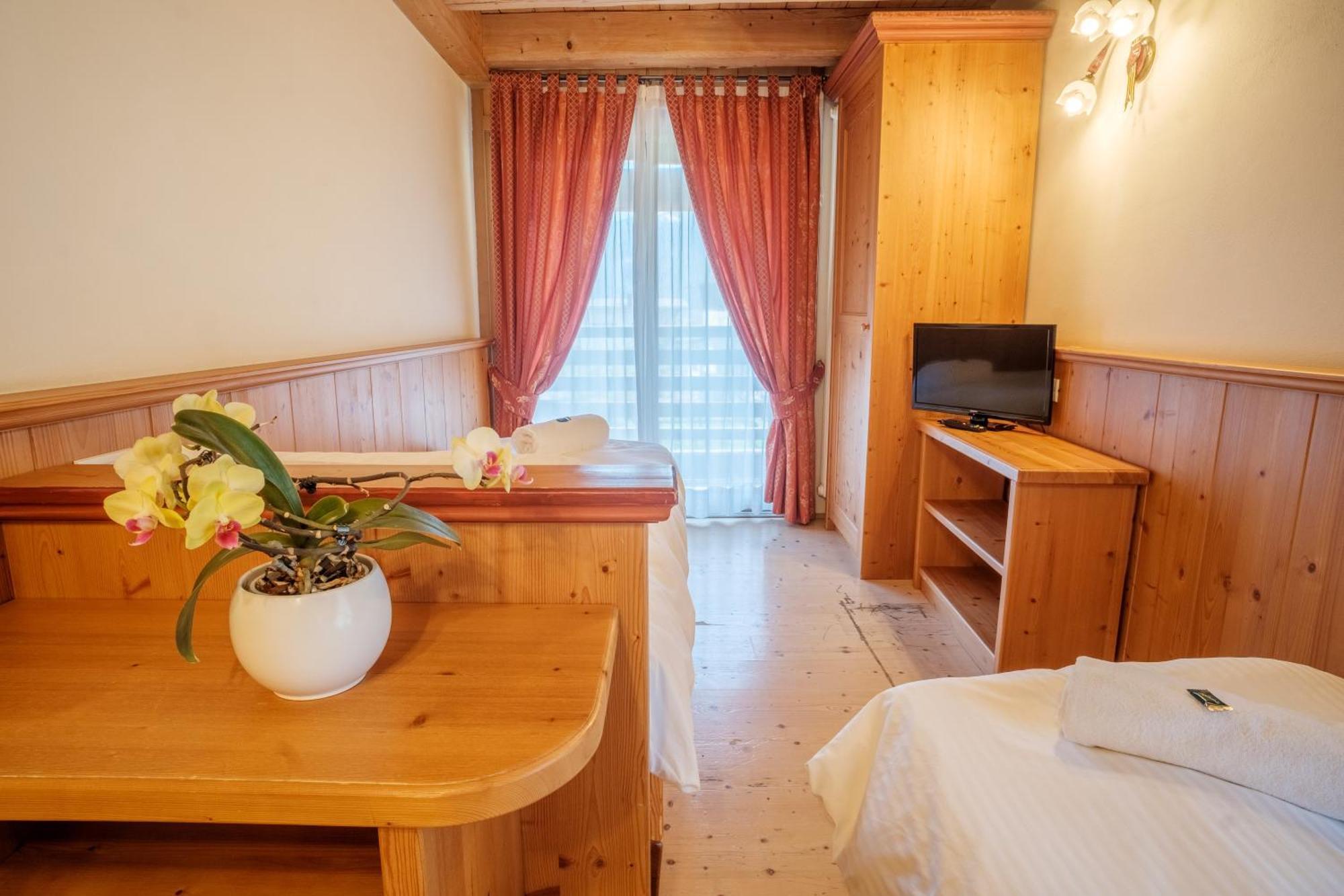Casa Moresc Spiazzo  Rum bild